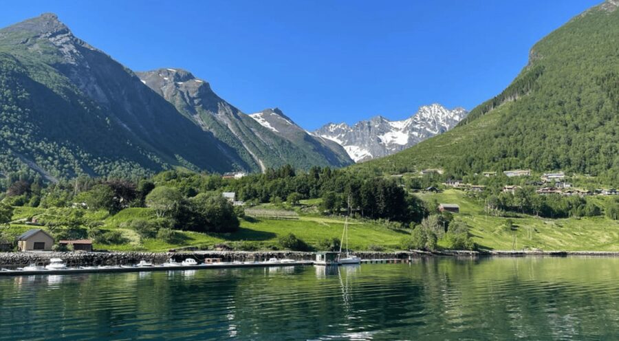 Hjørundfjord Fjord Cruise Afternoon Rountrip from Ålesund - The return cruise to Ålesund