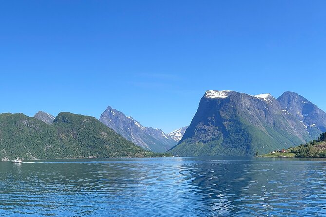 Hjørundfjord Fjord Tour Roundtrip from Ålesund - From Ålesund’s Rådhuskaia pier to open water