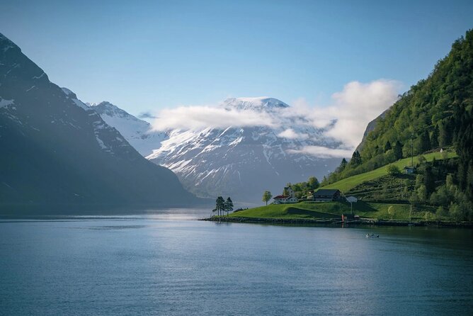 Hjørundfjord Fjord Tour Roundtrip from Ålesund - The full length of Hjørundfjord