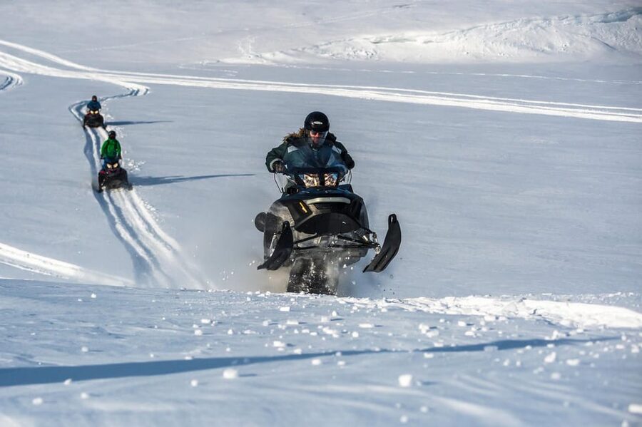 Longyearbyen: Snowmobile Tour to Tempelfjorden with Lunch - The right clothing changes the whole day