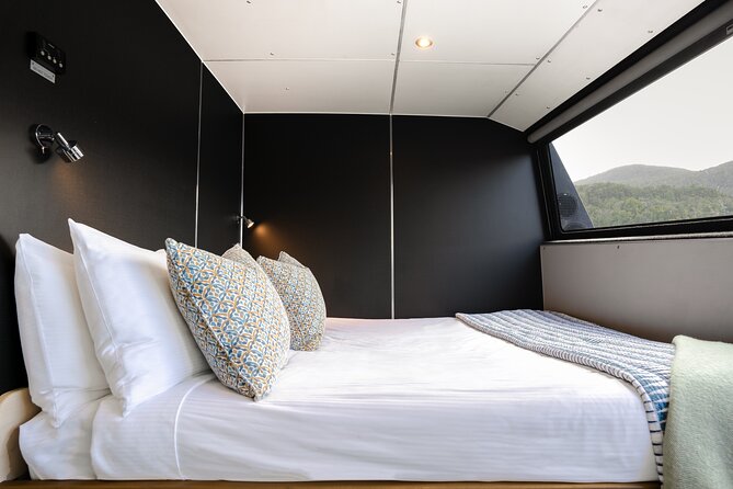 Milford Sound Overnight Cruise Fiordland Jewel - Why the small group matters
