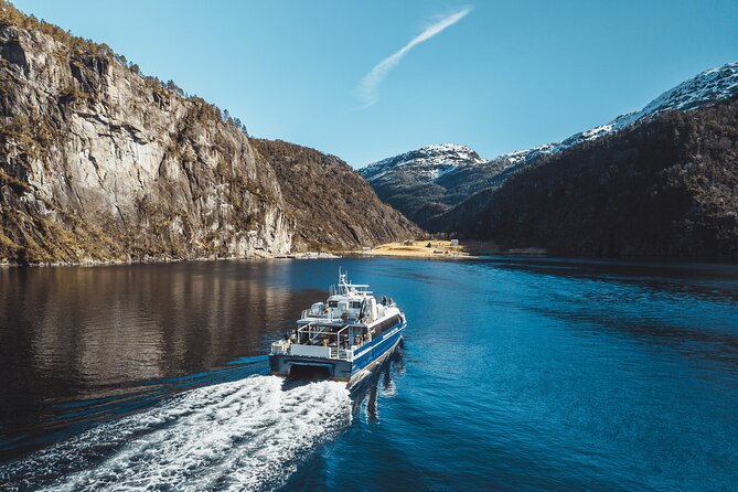 Mostraumen Fjord Cruise - Reaching the narrow Mostraumen passage