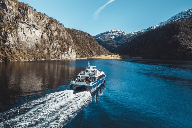 Mostraumen Fjord Cruise - the local operator - Food, drinks, and comfort on board