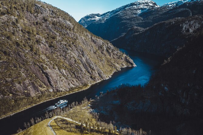 Mostraumen Fjord Cruise - Osterfjord, 27 kilometers of changing scenery