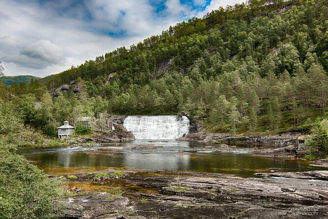 Mostraumen Golden Circle Fjordtour from Bergen – Group or Private - Hesjedalsfossen and the wettest photo stop