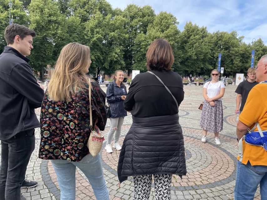 Oslo: Best of Oslo Walking Tour & Fjords Sightseeing Cruise - Sailing past Hovedøya and Dyna Lighthouse