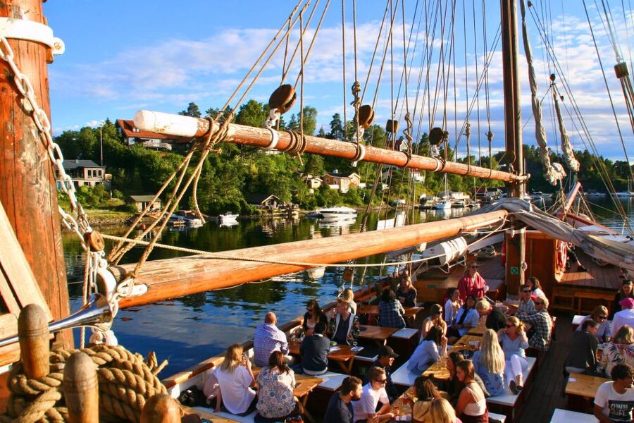 Oslo: Best of Oslo Walking Tour & Fjords Sightseeing Cruise - Bygdøy, Huk Beach, and Oslo’s museum shore