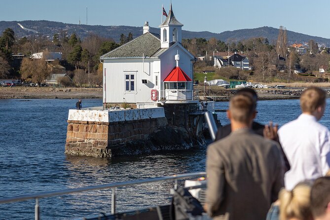 Oslo fjord 3-Course Dinner Cruise with Live Music - The silent boat makes the fjord feel closer