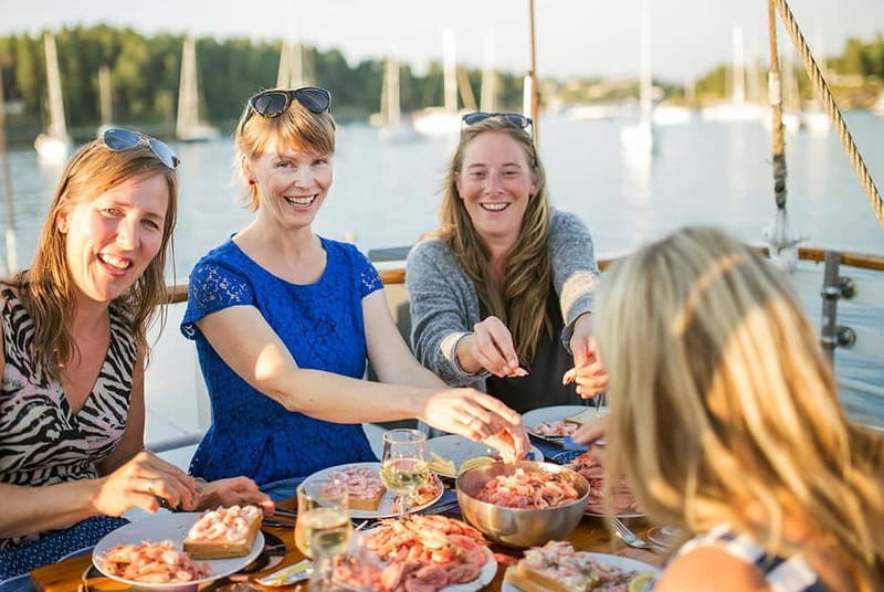 Oslo: Fjord Dinner Cruise on Sailing Ship w/ Seafood Buffet - The crew, music, and general mood
