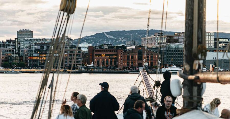 Oslo: Fjord Evening Cruise with Shrimp Buffet - Starting beside Oslo City Hall at Rådhusbrygge 3