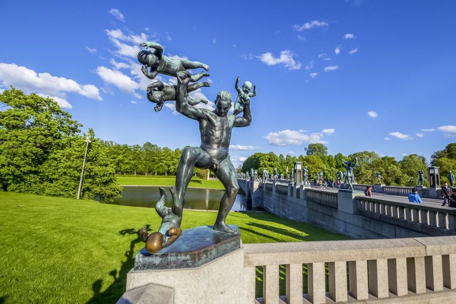 Oslo: Grand City Sightseeing Tour by Bus with Fjord Cruise - Holmenkollen and the high view over Oslo