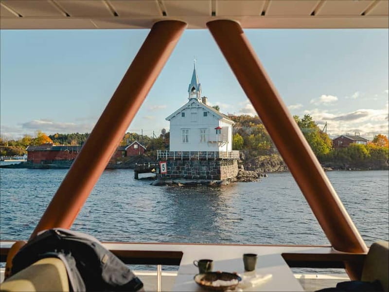 Oslo: Guided Sightseeing Fjord Cruise on Premium Silent Boat - Dyna Lighthouse and the smaller fjord sights