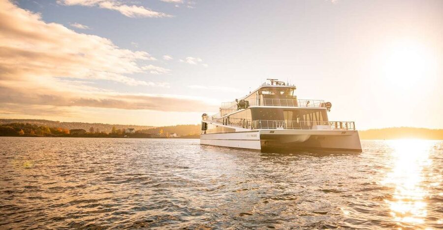 Oslo: Scenic Fjord Cruise with Audio Guide Commentary - Akershus Fortress and the old harbor