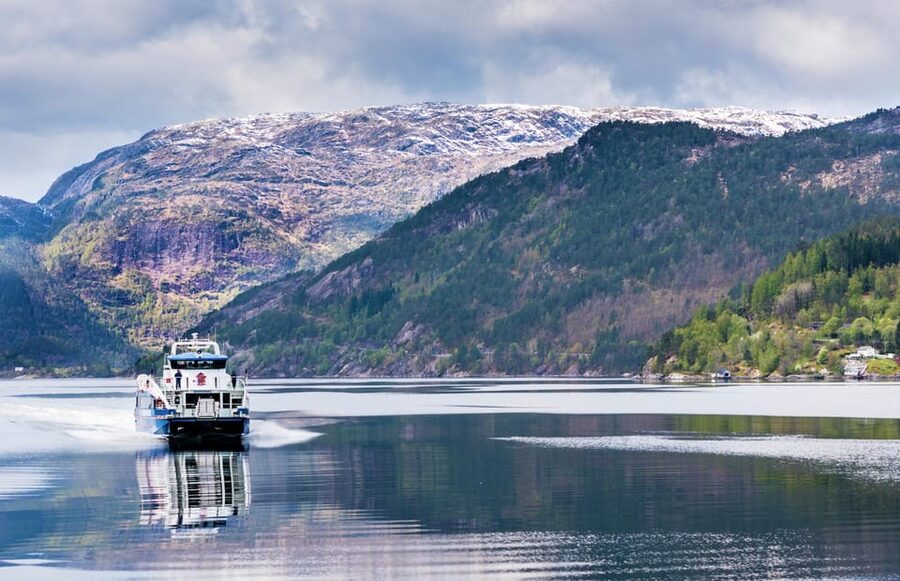 Private Day Tour- Flam Railway & Fjord Cruise From Bergen - Changing trains at Myrdal