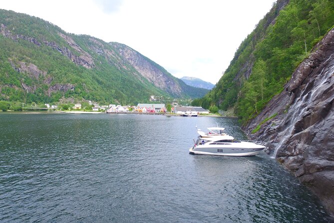 Private Fjord and waterfalls cruise to Modal- Mostraumen - Mostraumen, where the water narrows