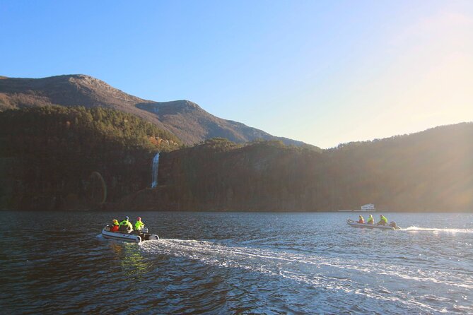 Private Fjordcruise by Luxury Pontoon Boat - Bergen Fjords - A pontoon boat built for looking around