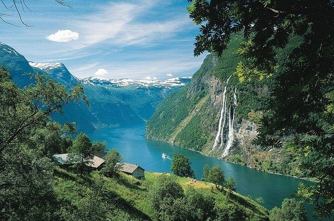 Private Full Day Ferry Trip To Geirangerfjord From Ålesund - What the private price really buys