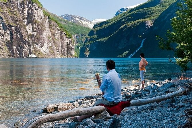 Private Full Day Ferry Trip To Geirangerfjord From Ålesund - A short stop in Geiranger