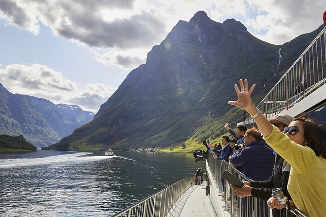 Private guided, Bergen to Oslo - Nærøyfjord Cruise & Flåm Railway - Flåm and the famous Flåm Railway