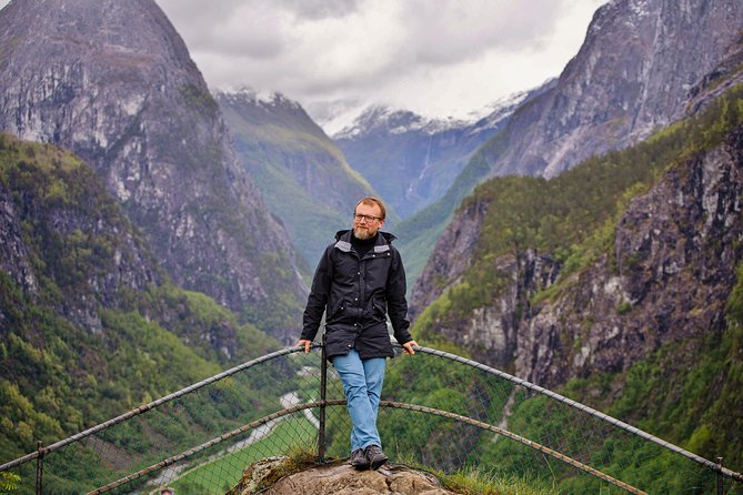 PRIVATE GUIDED TOUR: Highlights of Norway – Trip to the Sognefjord – SUMMER - Nærøyfjord by Ferry or Private RIB