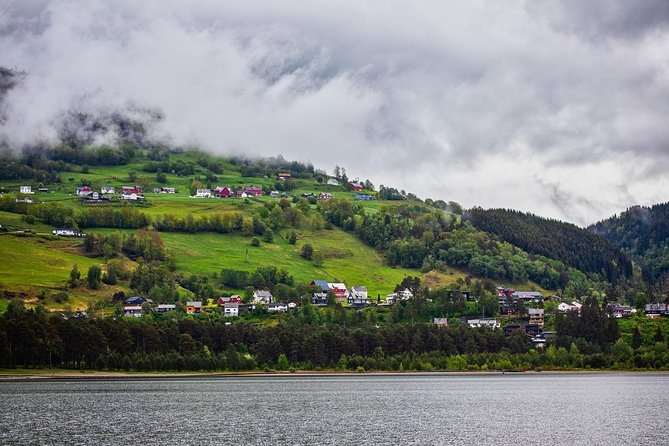 PRIVATE GUIDED TOUR: Highlights of Norway – Trip to the Sognefjord – WINTER - A winter route built around your choices
