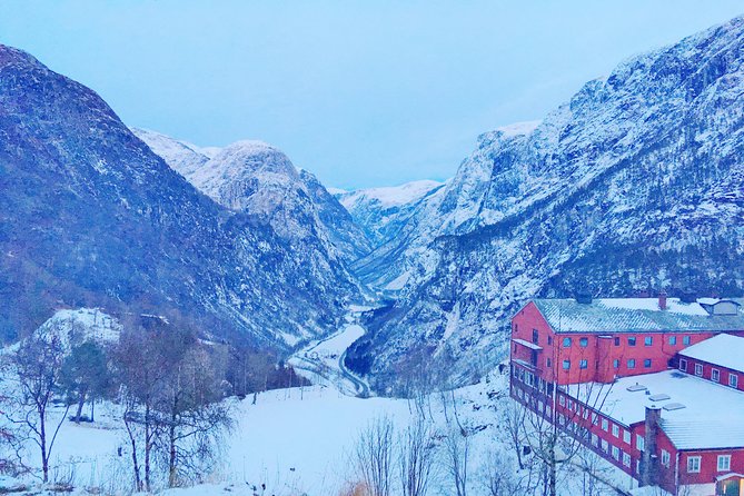 PRIVATE GUIDED TOUR: Highlights of Norway – Trip to the Sognefjord – WINTER - Tvindefossen and the winter waterfall question