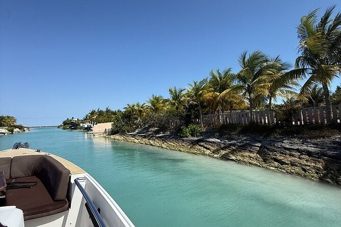 Private Morning Tour Fjord 38 Ben - Half Moon Bay: shallow water and a walk across Pine Cay