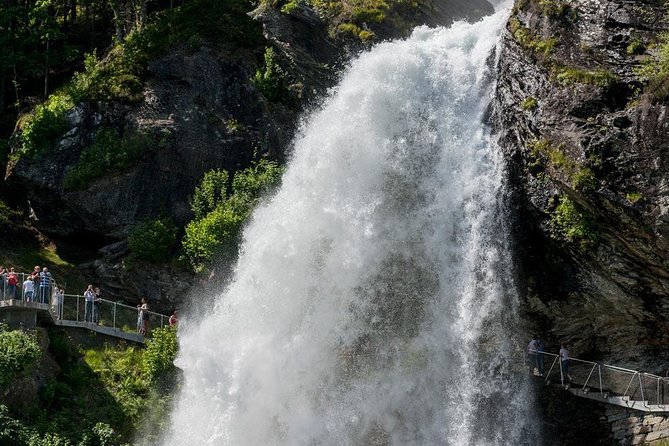 Private tour - Hardangerfjord, Voss Gondola & 4 Great Waterfalls - Why this private route works from Bergen
