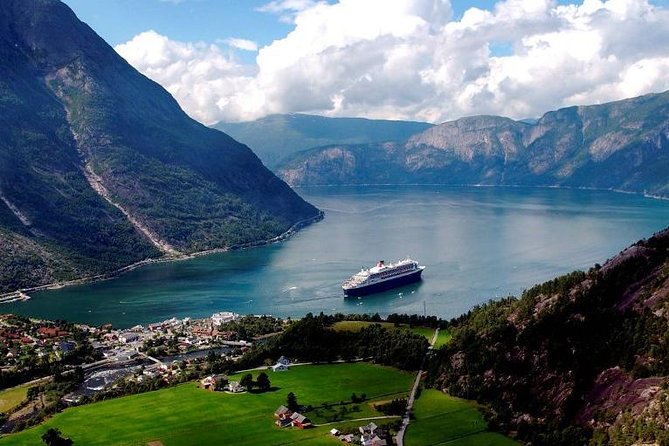 Private tour - Hardangerfjord, Voss Gondola & 4 Great Waterfalls - Vøringsfossen is the dramatic high point