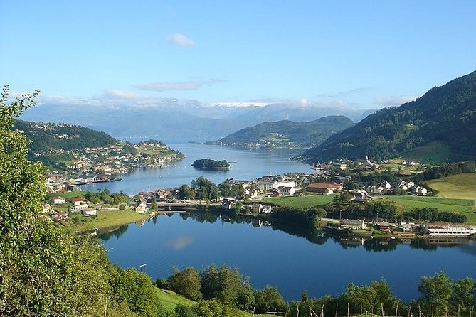 Private tour - Hardangerfjord, Voss Gondola & 4 Great Waterfalls - Skjervsfossen adds a closer, wetter encounter