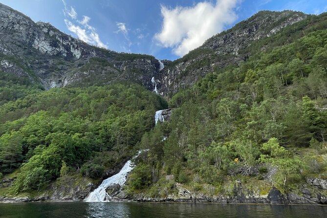 Private yacht Cruise in Flåm and Gudvangen, Nærøyfjord - Bakka and the quieter side of the fjord