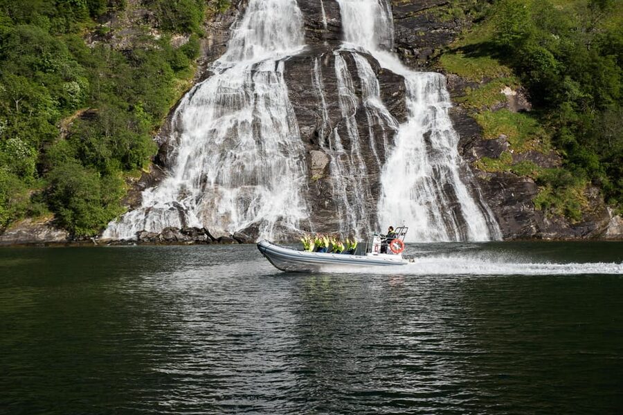 RIB Geiranger - Fjordsafari - A Guide Makes More Difference Than You Might Expect