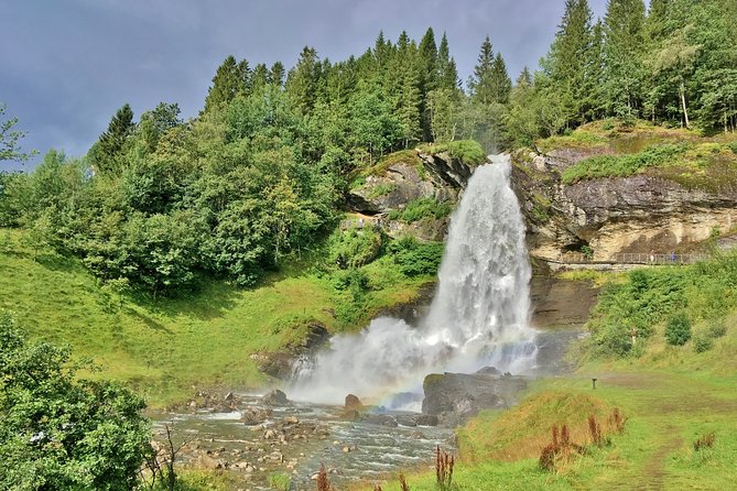 SEVEN WATERFALLS TOUR: Private roundtrip to the Hardanger Fjord, 12 hours - From Bergen to the first fjord views