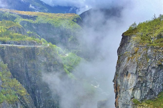 SEVEN WATERFALLS TOUR: Private roundtrip to the Hardanger Fjord, 12 hours - Husedalen and the waterfall valley