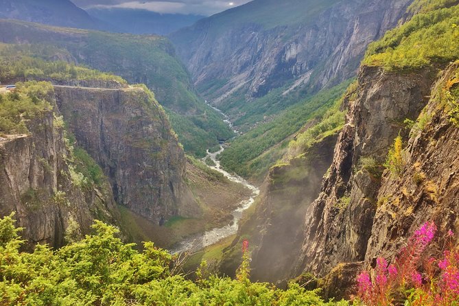 SEVEN WATERFALLS TOUR: Private roundtrip to the Hardanger Fjord, 12 hours - Route 7 and Fossen Bratte