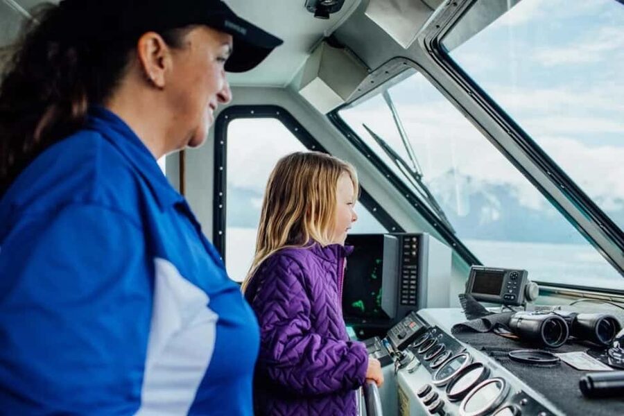 Seward: Kenai Fjords National Park Glacier & Wildlife Cruise - Wildlife searches with an attentive crew