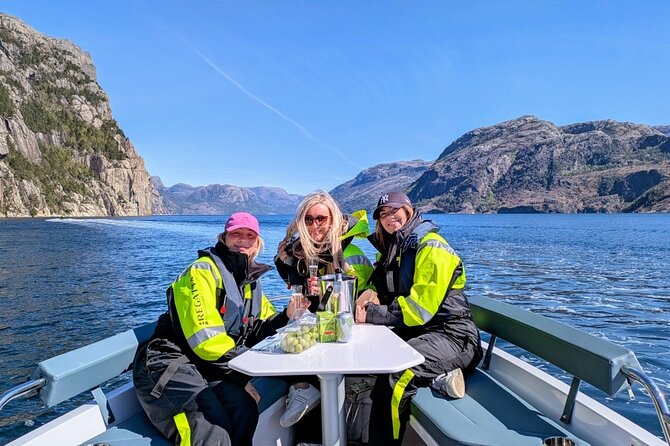 Stavanger: Guided Lysefjord Safari on Speedboat - Leaving Stavanger harbour at speed