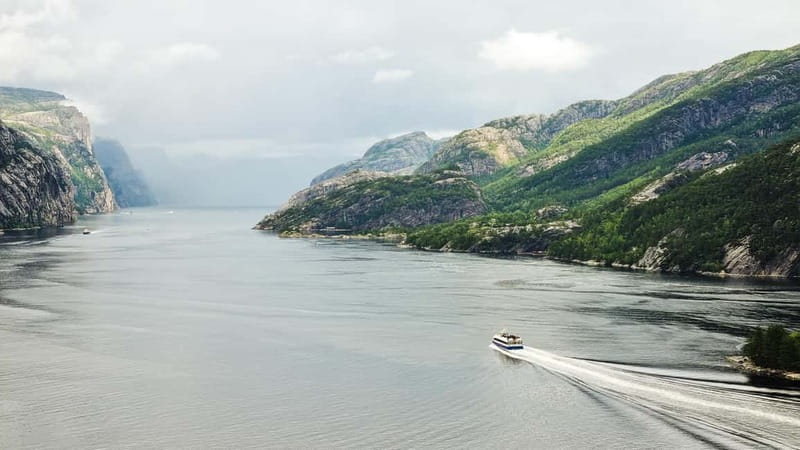 Stavanger: Lysefjorden Cruise and Preikestolen Hike - Returning through the underwater road tunnel