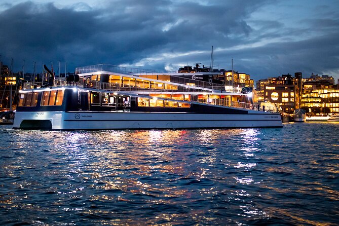 Sustainable Cruise in Oslofjord with audioguiding - City Hall: Oslo’s Waterfront Landmark