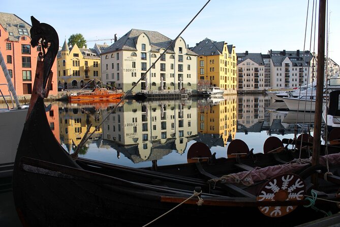 Trollstigen 100% Highlights Fjord to Troll 10 stops 16 seats max - Aksla Mountain gives you Ålesund in one look