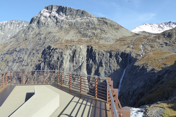 Trollstigen 100% Highlights Fjord to Troll 10 stops 16 seats max - Liabygda shows the fjord splitting toward Geiranger