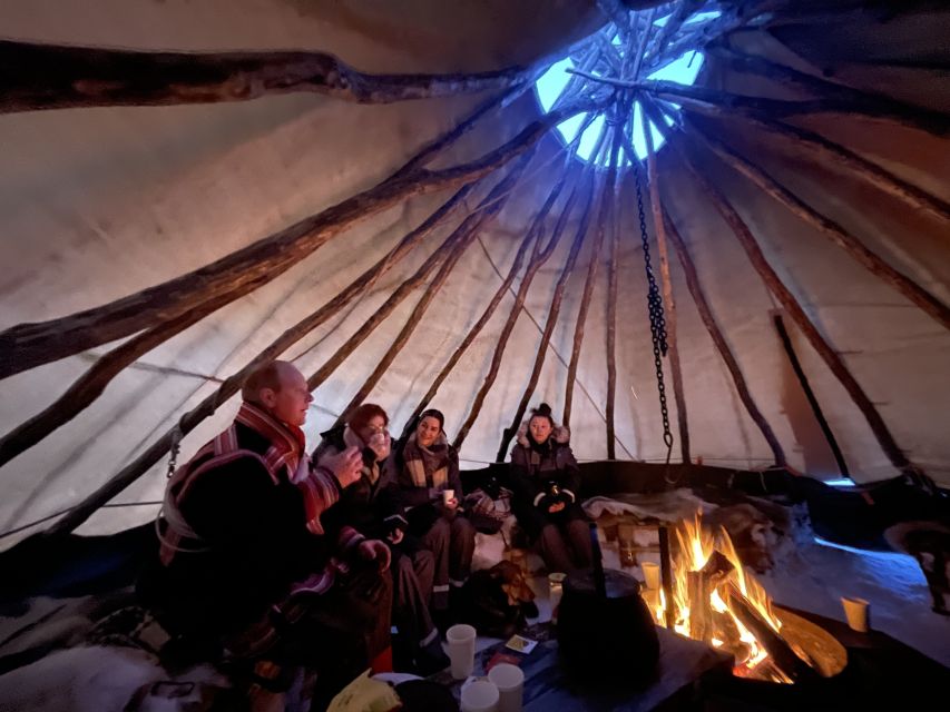 Tromsø: Arctic fjord sightseeing, Reindeer feeding and lunch - Sommarøy village and its white beaches
