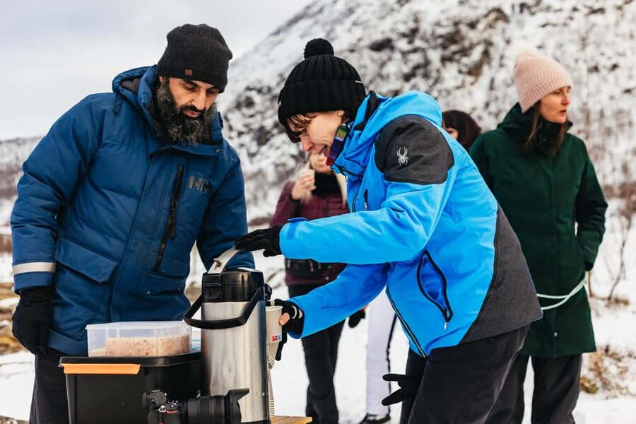 Tromsø: Arctic Landscape and Fjord Tour with Snacks - The guides make the difference