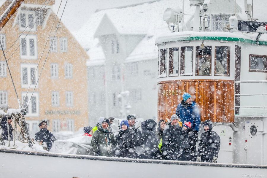Tromsø: Fjord History Cruise with Snack and Drinks - Fish cake, hot drinks, and staying warm