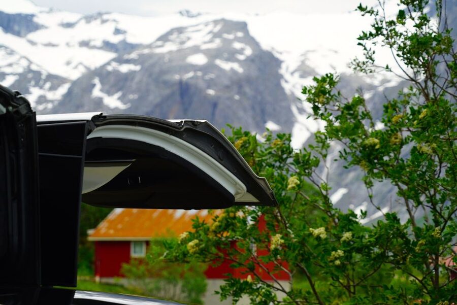 Tromsø: Fjord Sightseeing in a Tesla X Luxury Electric Car - Kaldfjord: mountains close to the water