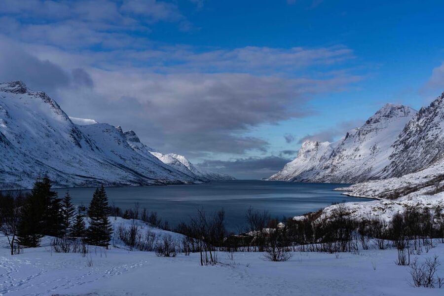 Tromsø: Fjords & Beaches Tour with campfire and Arctic food - Grøtfjord and the Rekvikeidet mountain pass