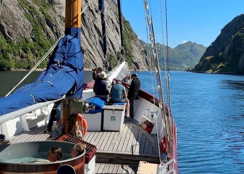 Tromsø: Luxury Summer Fjord Cruise with Lunch & Hot Tub - Wildlife watching with time to look properly