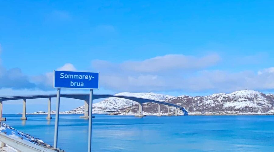 Tromsø: Sommerøya and Kvaløya Arctic Fjords Tour with Lunch - Small groups make the long drive easier