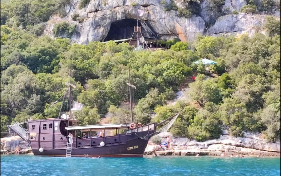 Vrsar: Lim Fjord Boat Tour with Swimming near Pirate's Cave - What the pirate boat trip feels like on board