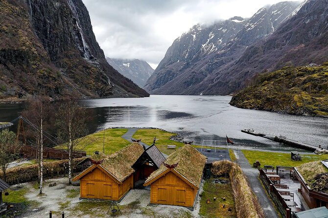 Winter Tour Viking Village, Nærøyfjord Cruise and Flåm Railway - Flåm offers a short pause before the railway